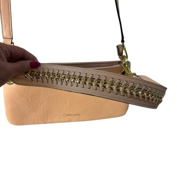 Calvin Klein Blush Pink Leather Crossbody Bag With Gold Chain Strap & Adjustable - Picture 3 of 12